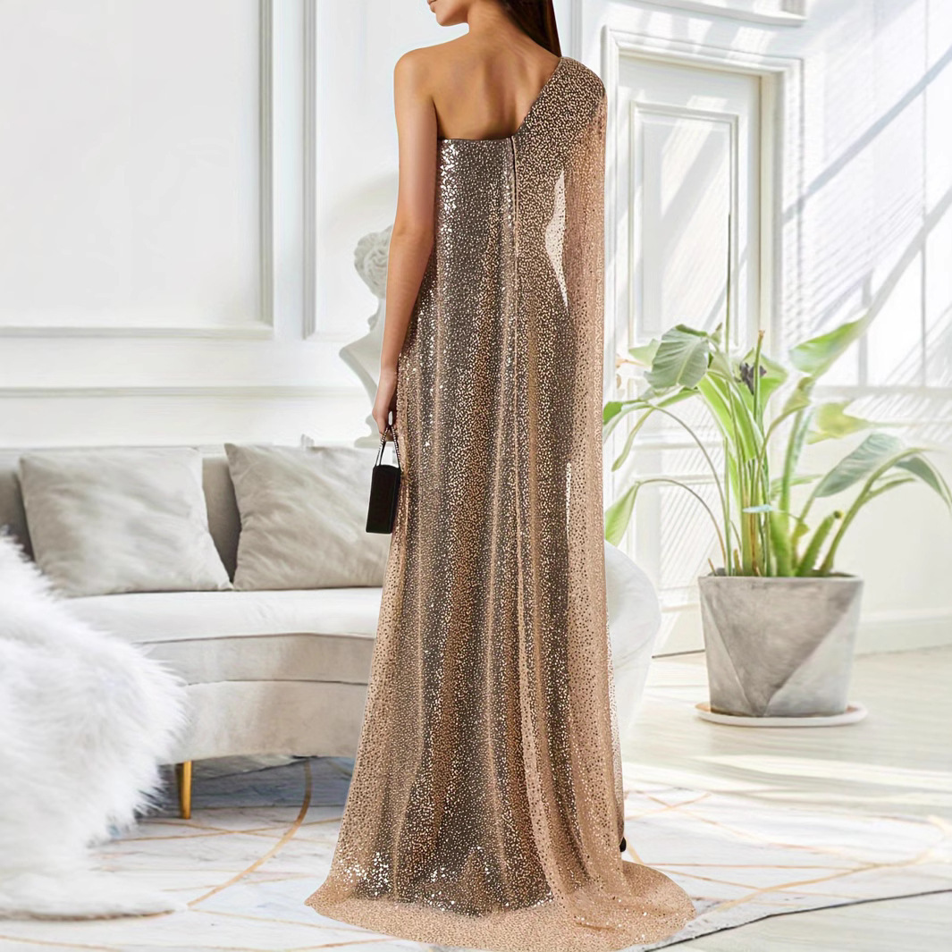 VESTIDO DE GALA NEGRO ASIMETRICO CON CAPA Y ABERTURA. - Imagen 3
