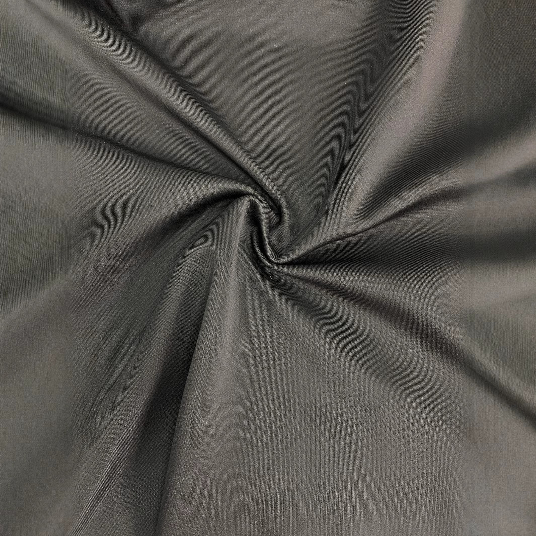 VESTIDO DE GALA NEGRO ASIMETRICO CON CAPA Y ABERTURA. - Imagen 4