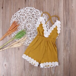 Conjunto de Blusa de Encaje y Peto Mostaza para Bebé