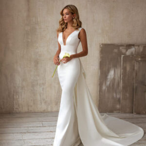 Vestido de Novia Largo con Escote en V y Cola Fluida