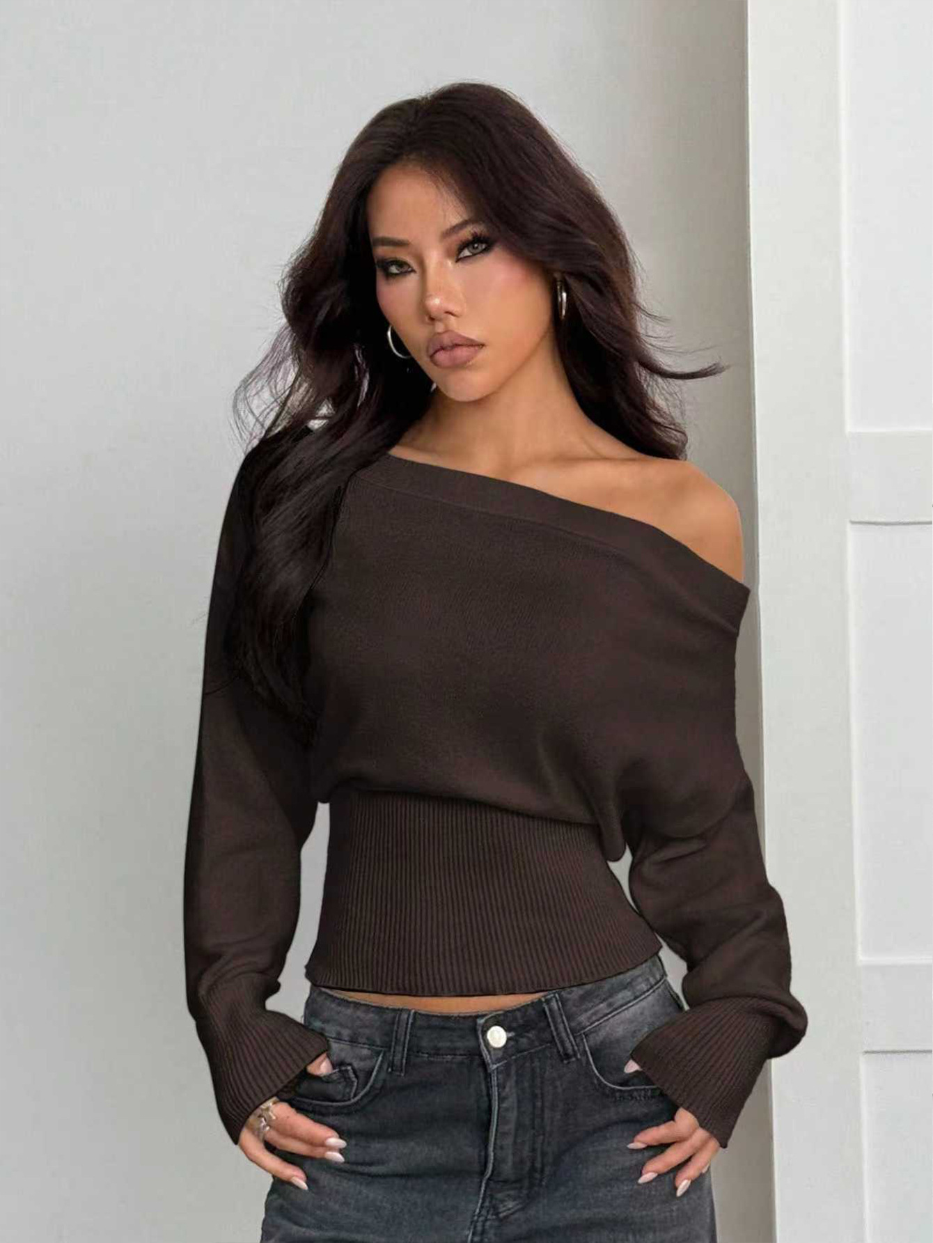 New Fallwinter Relaxed-fit Off-shoulder Style With A Laid-back Vibe - Imagen 7