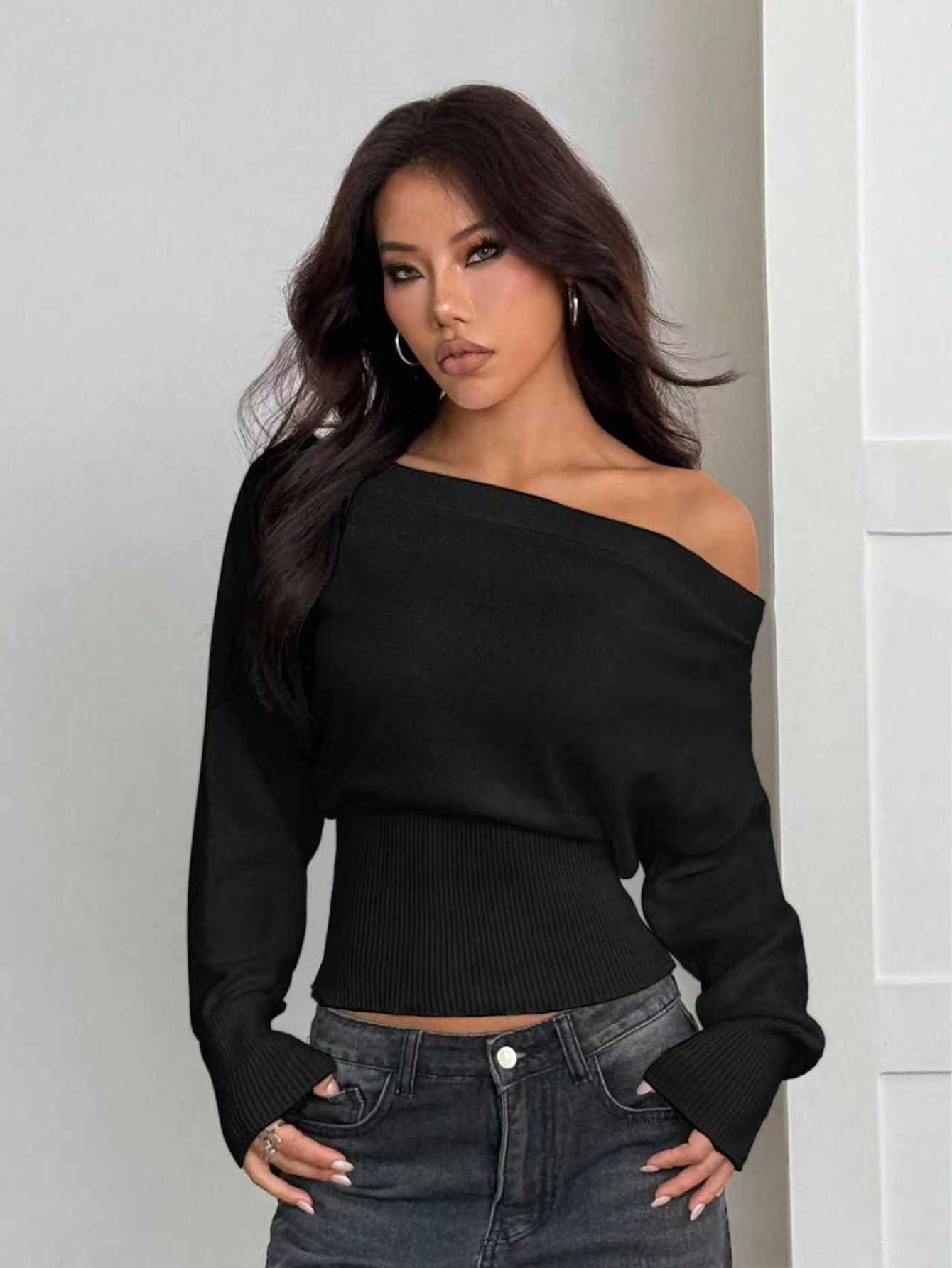 New Fallwinter Relaxed-fit Off-shoulder Style With A Laid-back Vibe - Imagen 5