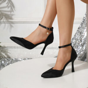 Zapatos Stiletto Negros con Correas Cruzadas Elegantes